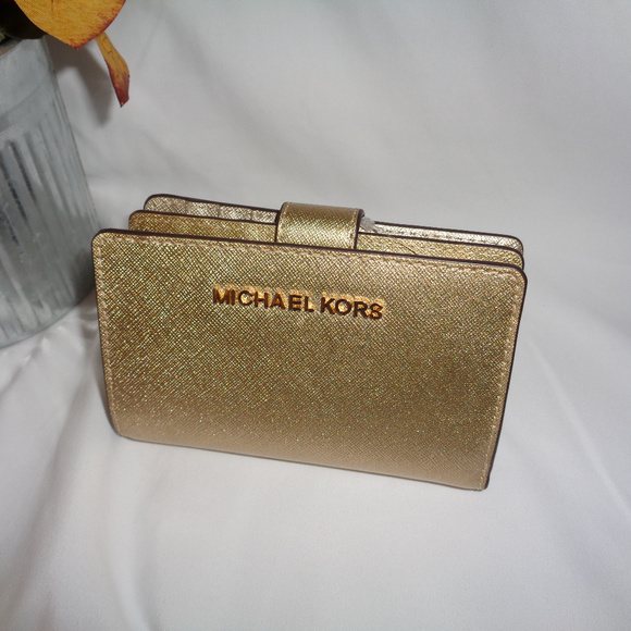 michael kors jet set travel saffiano leather bifold zip coin wallet